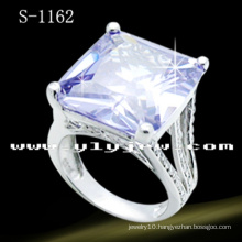 Fashion Jewelry 925 Sterling Silver Diamond Ring with Zirconia Stone
